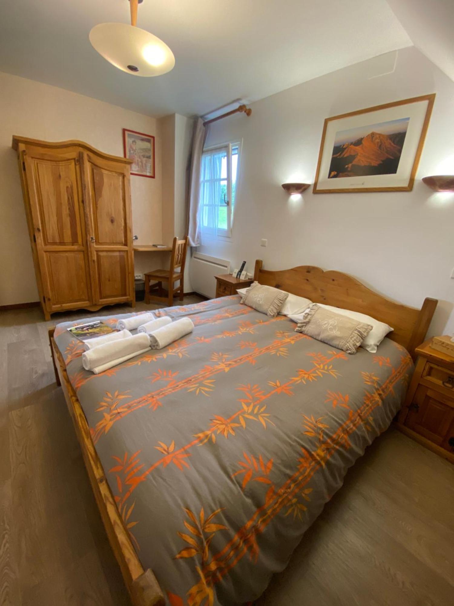 Logis Hotel Restaurant Auberge Du Bougnat Saint-Victor-la-Riviere Ngoại thất bức ảnh