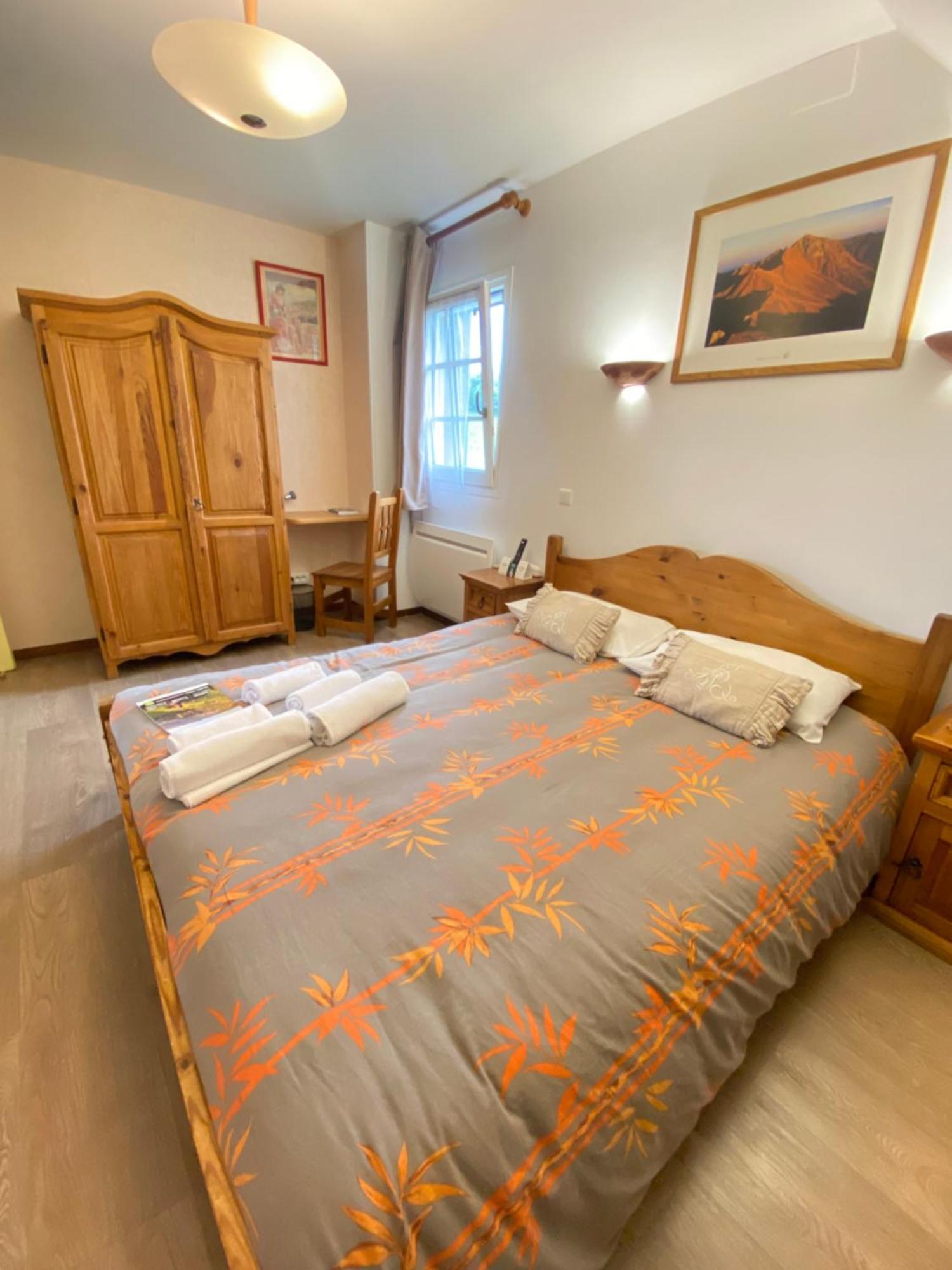Logis Hotel Restaurant Auberge Du Bougnat Saint-Victor-la-Riviere Ngoại thất bức ảnh