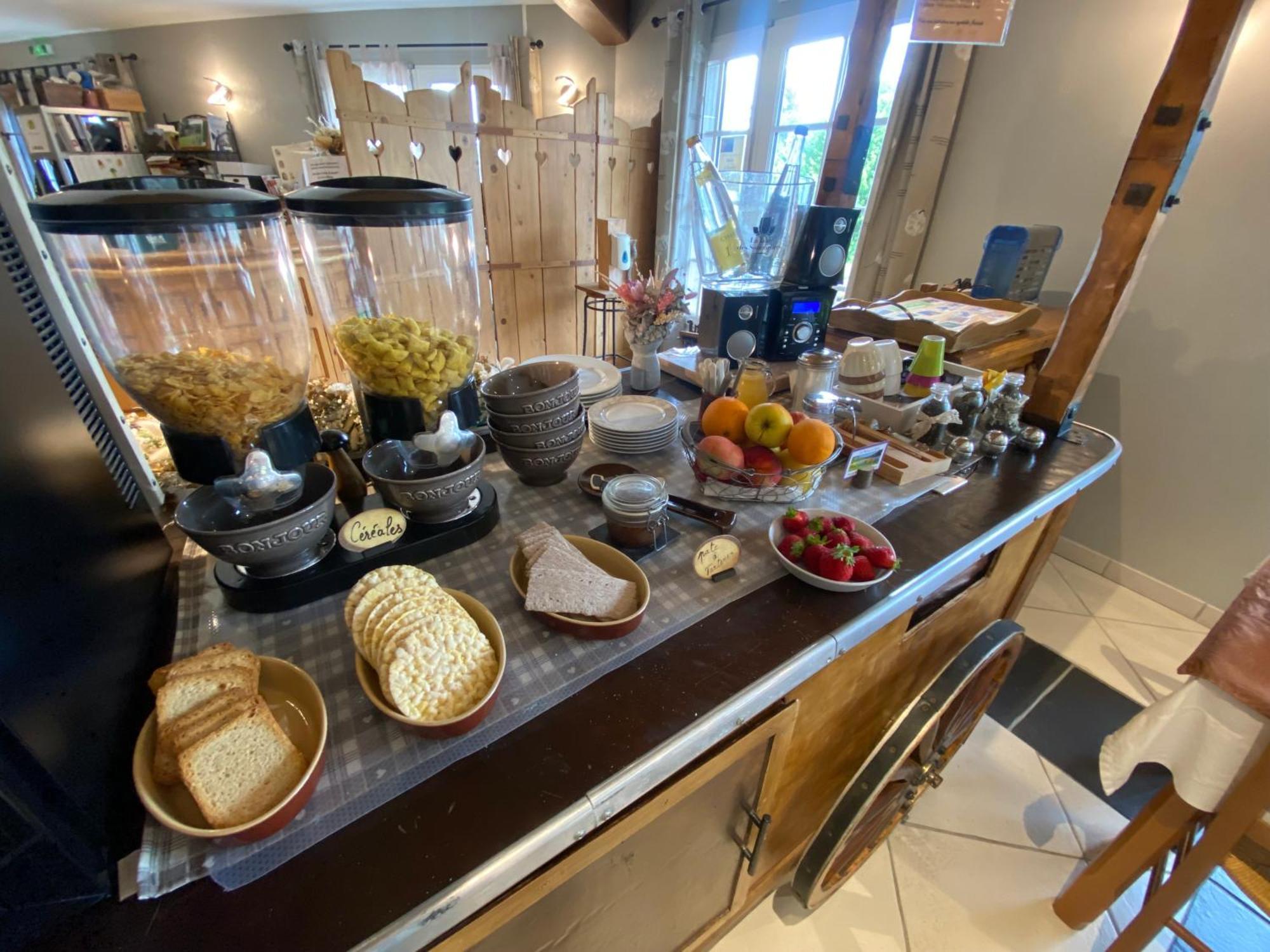 Logis Hotel Restaurant Auberge Du Bougnat Saint-Victor-la-Riviere Ngoại thất bức ảnh